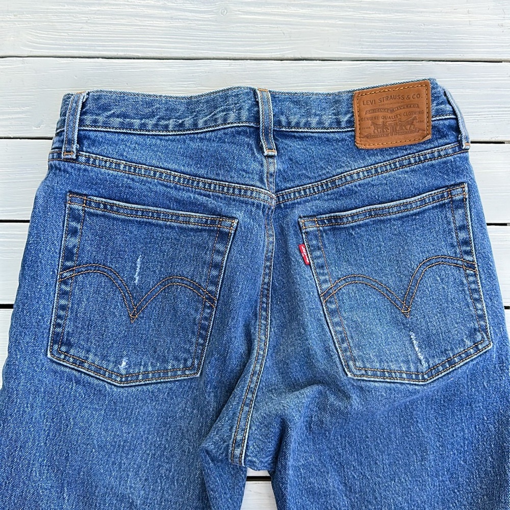 Levi’s Premium Wedgie Straight Leg Jean Distressed size 27 - Picture 6 of 8
